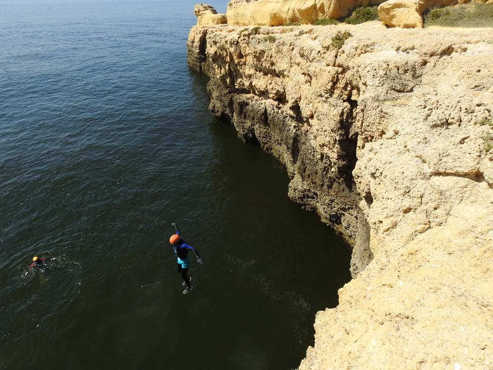 Das beste Erlebnis in Albufeira – Coasteering an der Algarve